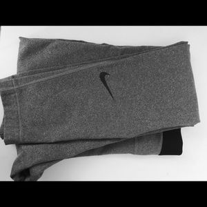 Nike Pro Dry Fir Legging in Grey